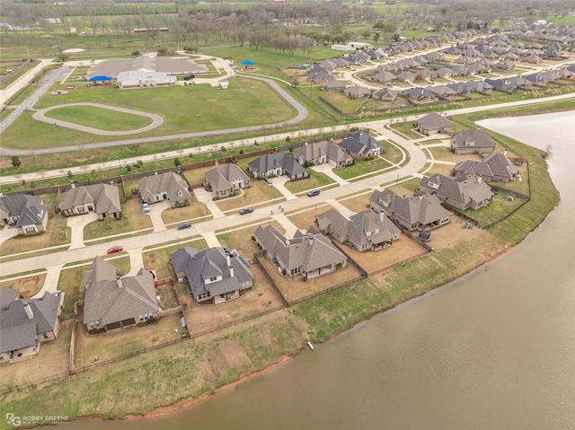 1113 Calle Lago Court, Bossier City, LA 71111