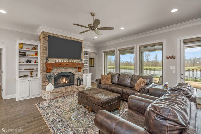 1113 Calle Lago Court, Bossier City, LA 71111