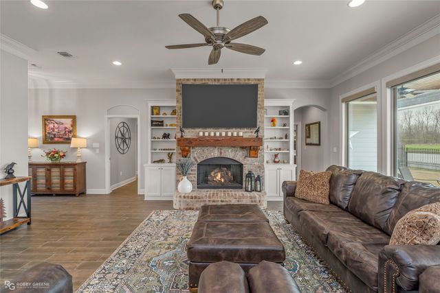 1113 Calle Lago Court, Bossier City, LA 71111