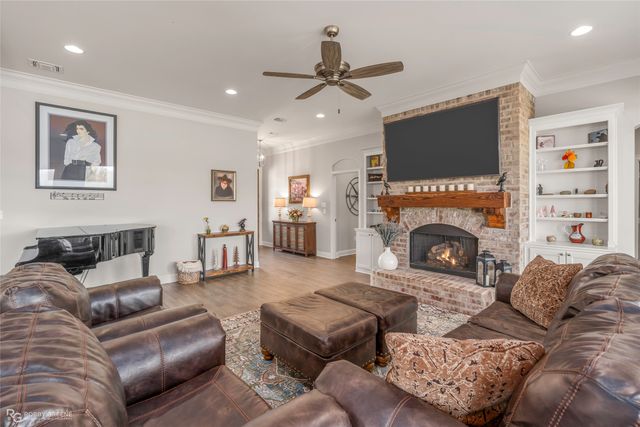 1113 Calle Lago Court, Bossier City, LA 71111