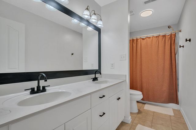 69 West Dr, Clarksville, TN 37040