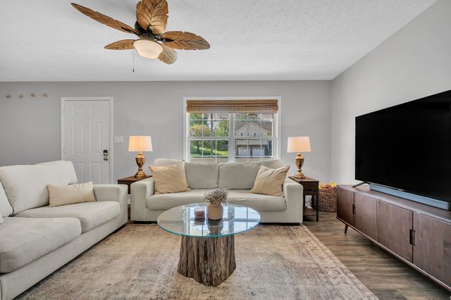 69 West Dr, Clarksville, TN 37040