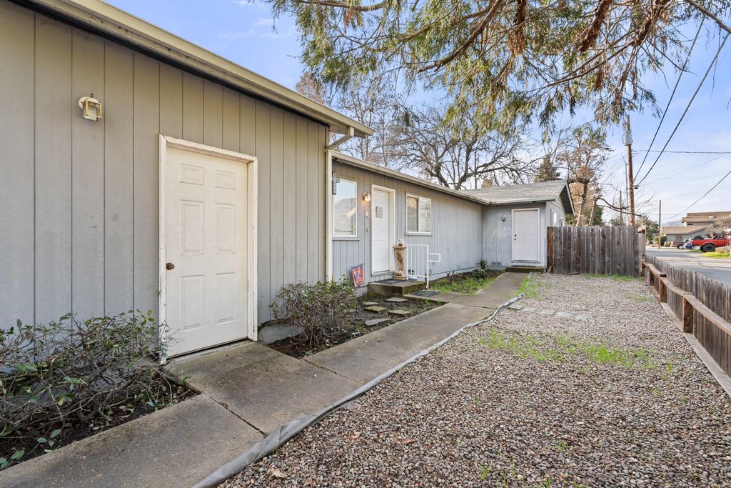 408 SE 10th Street, Grants Pass, OR 97526