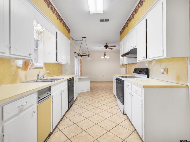 2693 Richie St, Diana, TX 75640