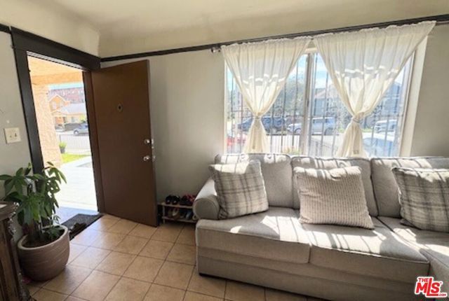 545 W 41st Street, Los Angeles, CA 90037