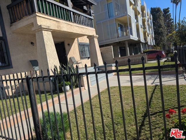 545 W 41st Street, Los Angeles, CA 90037