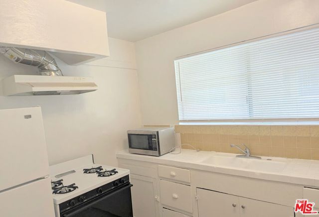 545 W 41st Street, Los Angeles, CA 90037