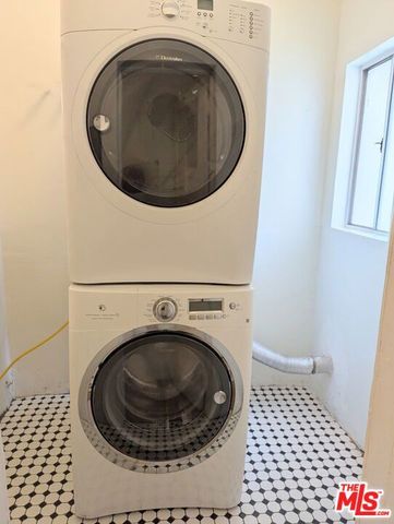 545 W 41st Street, Los Angeles, CA 90037