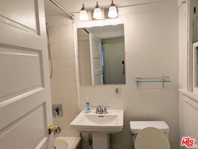 545 W 41st Street, Los Angeles, CA 90037