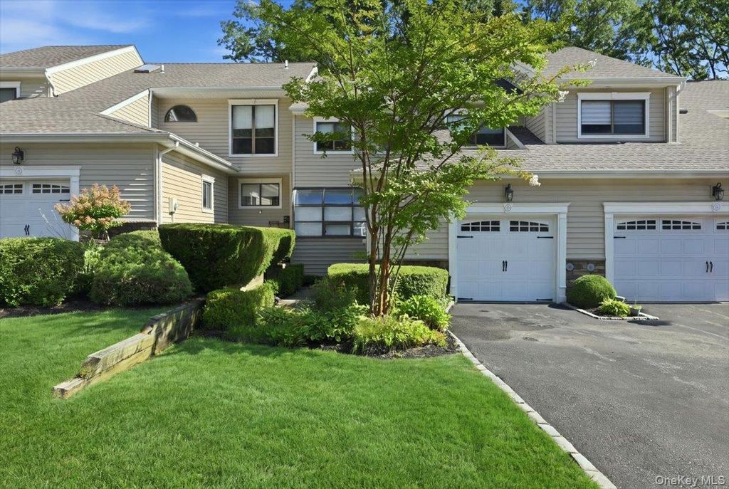 49 Villas Circle, Melville, NY 11747 — exterior