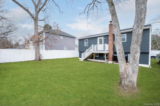 36 N 15th Street, Wheatley Heights, NY 11798