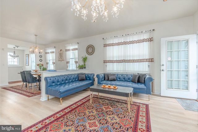 321 FOUNTAIN ST, Philadelphia, PA 19128