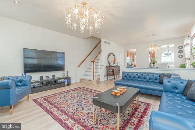 321 FOUNTAIN ST, Philadelphia, PA 19128