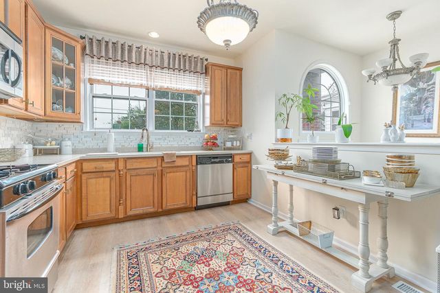 321 FOUNTAIN ST, Philadelphia, PA 19128