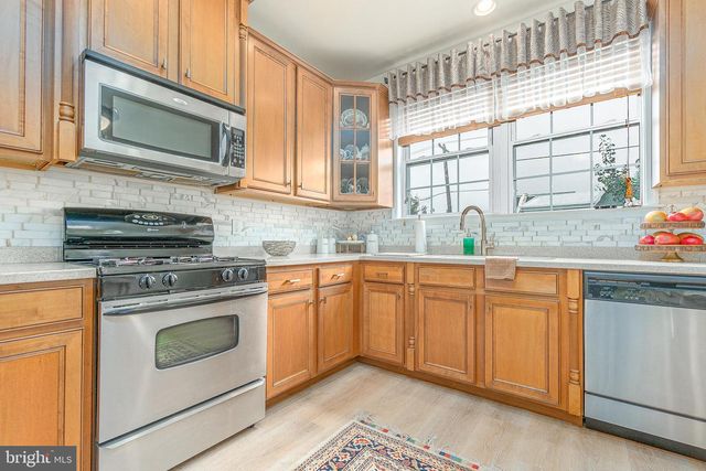 321 FOUNTAIN ST, Philadelphia, PA 19128