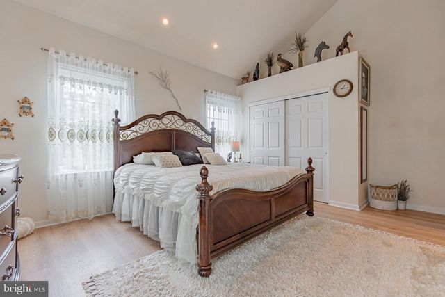 321 FOUNTAIN ST, Philadelphia, PA 19128