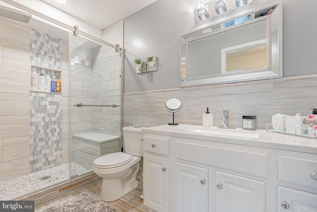 321 FOUNTAIN ST, Philadelphia, PA 19128