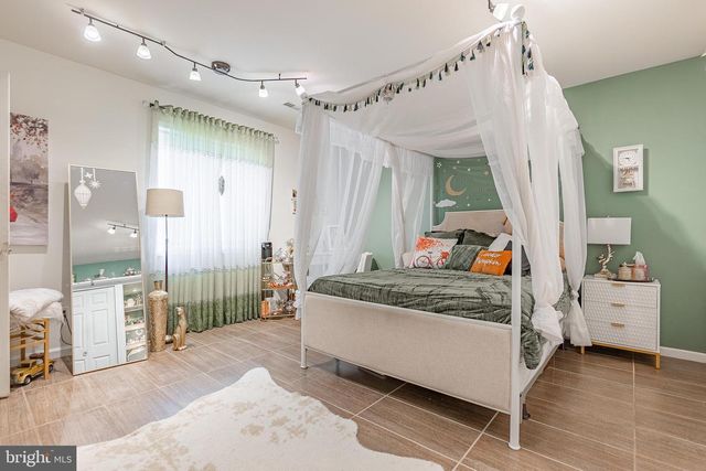 321 FOUNTAIN ST, Philadelphia, PA 19128