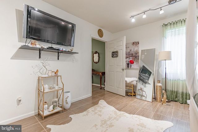 321 FOUNTAIN ST, Philadelphia, PA 19128