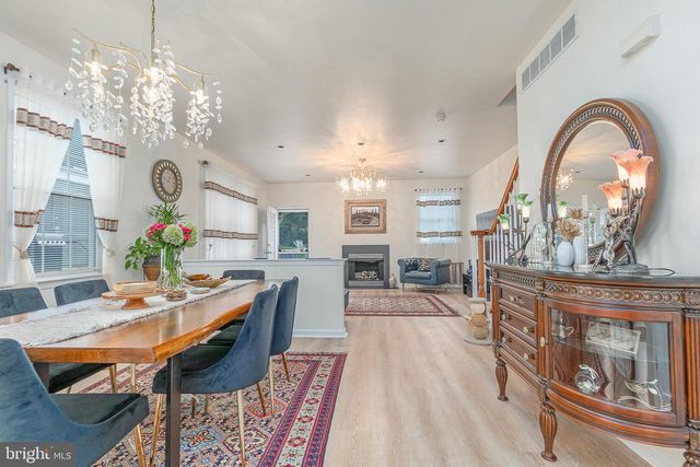 321 FOUNTAIN ST, Philadelphia, PA 19128