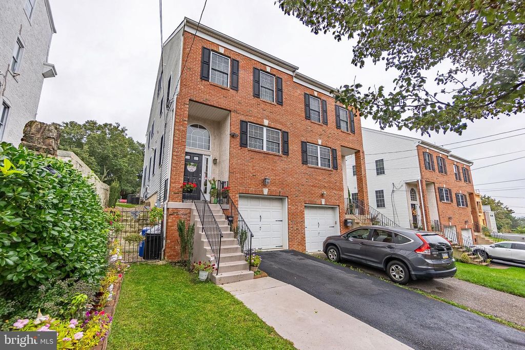 321 FOUNTAIN ST, Philadelphia, PA 19128