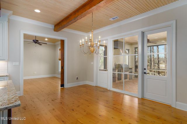 28 Millikens Road, Hattiesburg, MS 39402