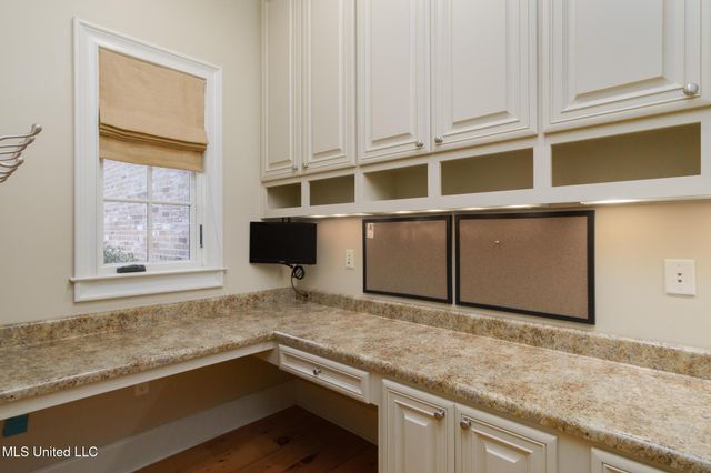 28 Millikens Road, Hattiesburg, MS 39402