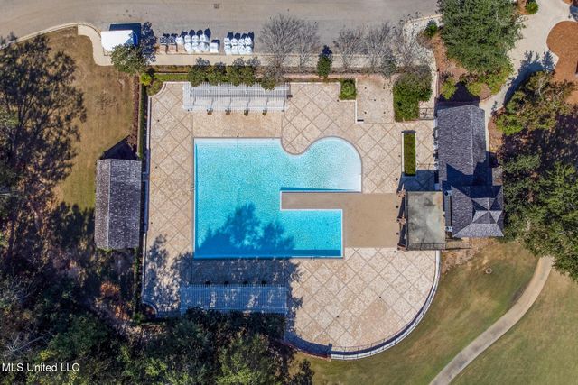 28 Millikens Road, Hattiesburg, MS 39402