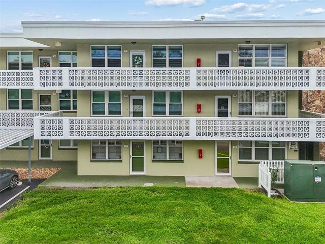 4885 1ST ST NE 307, St Petersburg, FL 33703