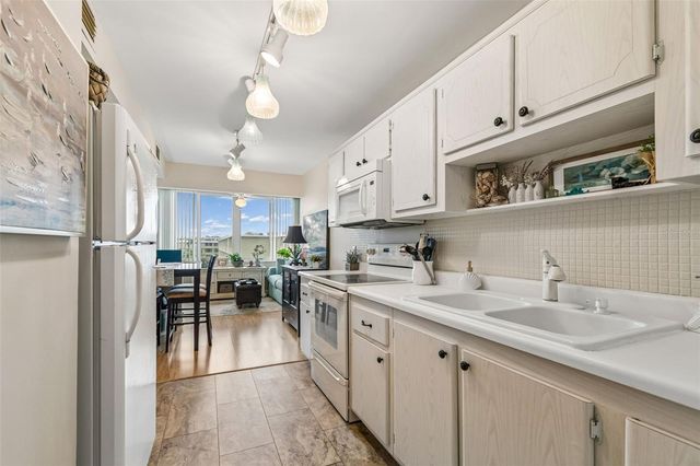 4885 1ST ST NE 307, St Petersburg, FL 33703