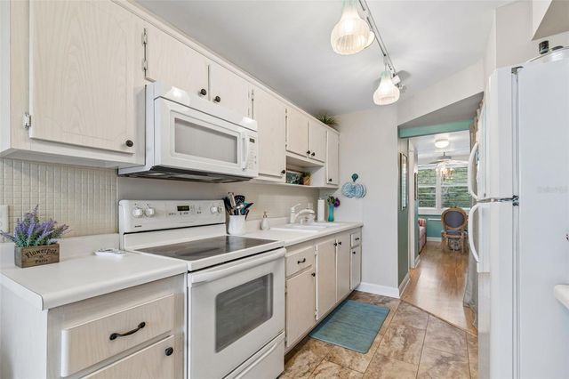 4885 1ST ST NE 307, St Petersburg, FL 33703
