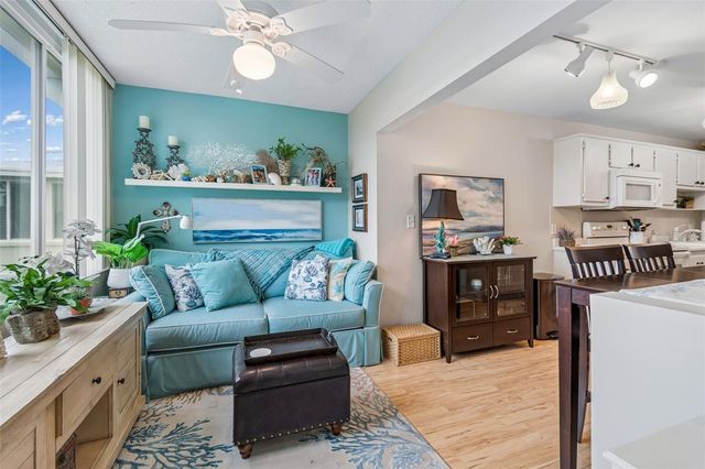4885 1ST ST NE 307, St Petersburg, FL 33703