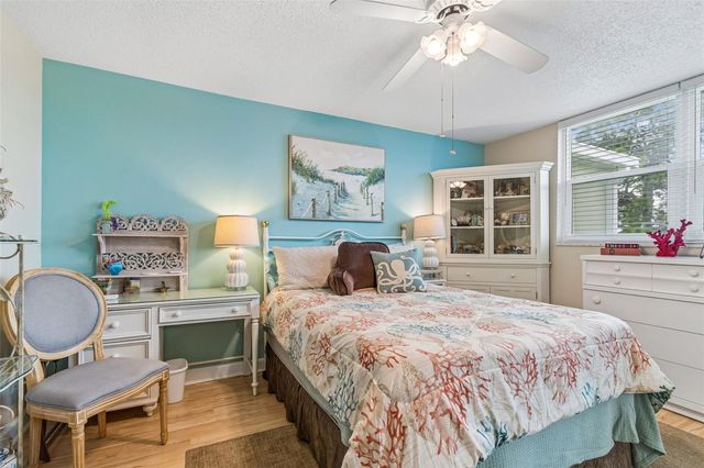 4885 1ST ST NE 307, St Petersburg, FL 33703
