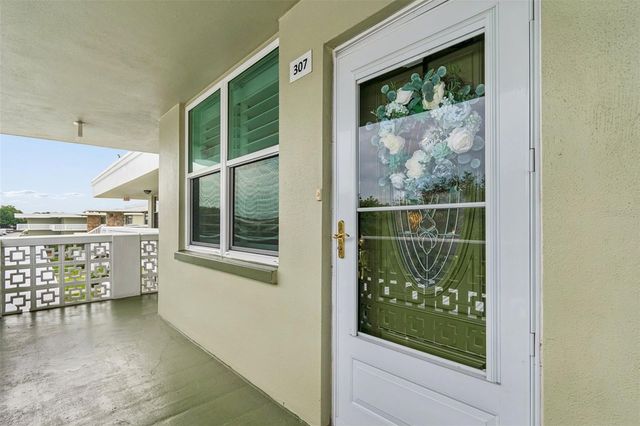 4885 1ST ST NE 307, St Petersburg, FL 33703