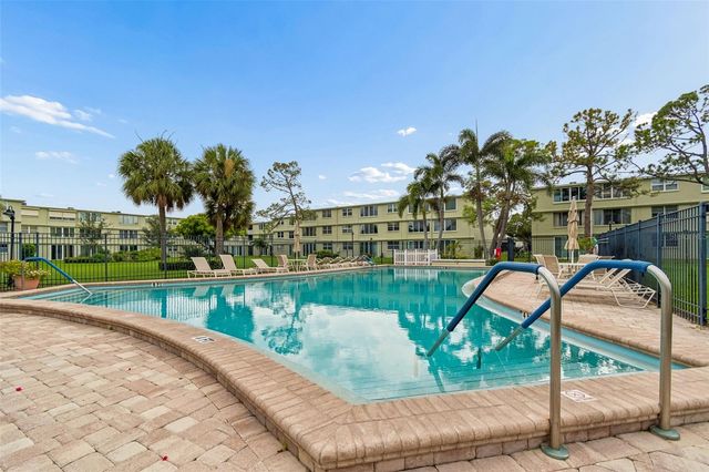 4885 1ST ST NE 307, St Petersburg, FL 33703