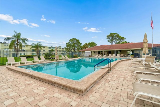 4885 1ST ST NE 307, St Petersburg, FL 33703