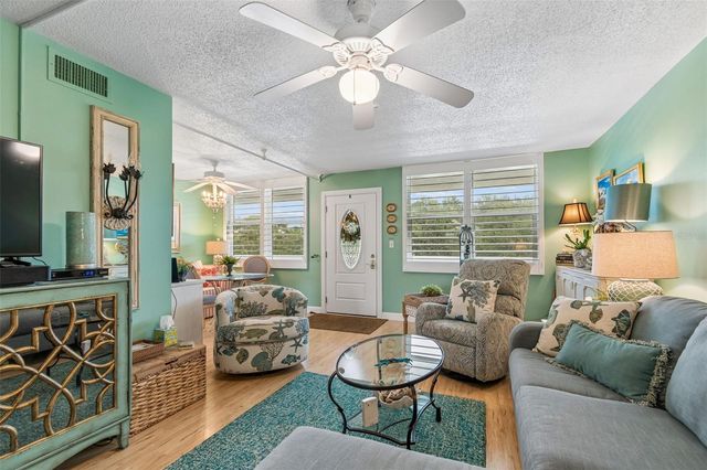 4885 1ST ST NE 307, St Petersburg, FL 33703