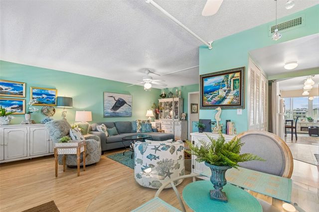 4885 1ST ST NE 307, St Petersburg, FL 33703