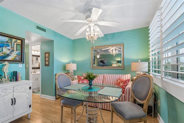 4885 1ST ST NE 307, St Petersburg, FL 33703