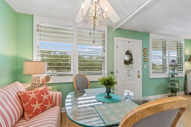 4885 1ST ST NE 307, St Petersburg, FL 33703