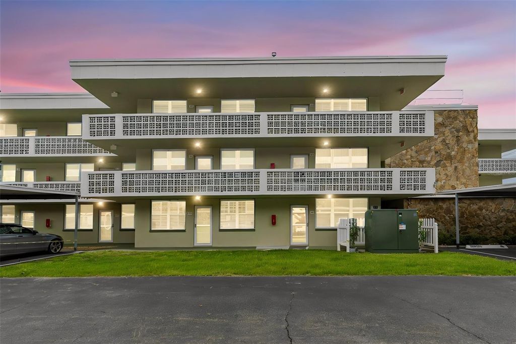 4885 1ST ST NE 307, St Petersburg, FL 33703