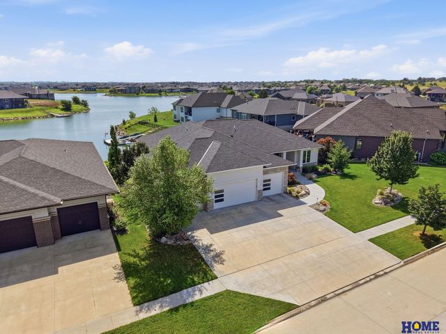720 N 100th Street, Lincoln, NE 68527