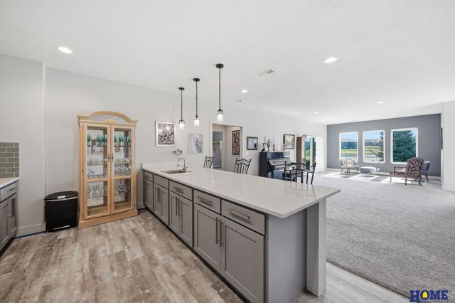 720 N 100th Street, Lincoln, NE 68527