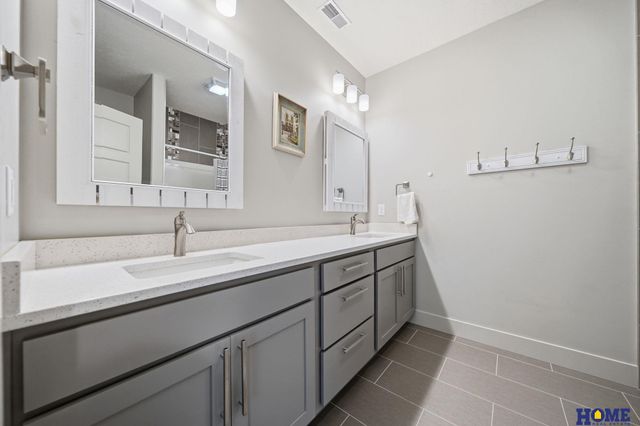 720 N 100th Street, Lincoln, NE 68527