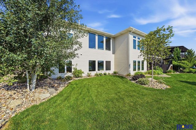 720 N 100th Street, Lincoln, NE 68527