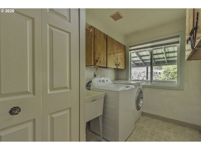 48500 Nw OPPENLANDER Ln, Forest Grove, OR 97116