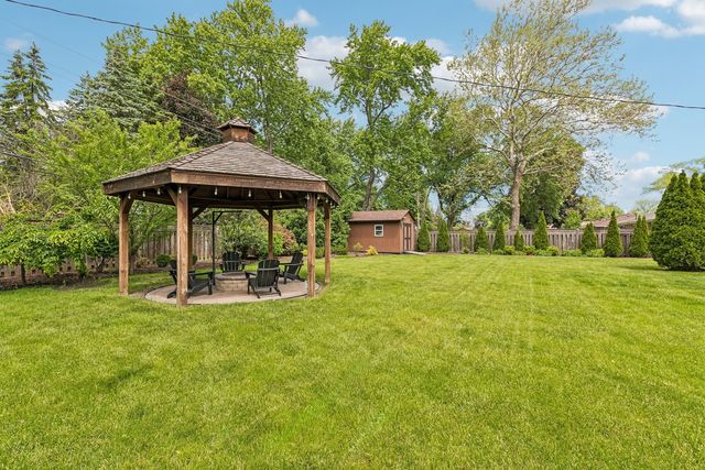 914 N Elmhurst Road, Prospect Heights, IL 60070