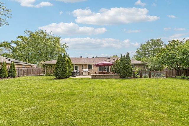 914 N Elmhurst Road, Prospect Heights, IL 60070