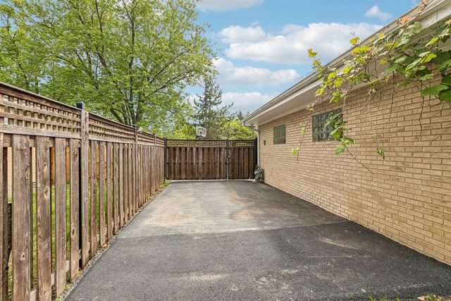 914 N Elmhurst Road, Prospect Heights, IL 60070