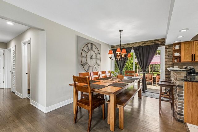 914 N Elmhurst Road, Prospect Heights, IL 60070